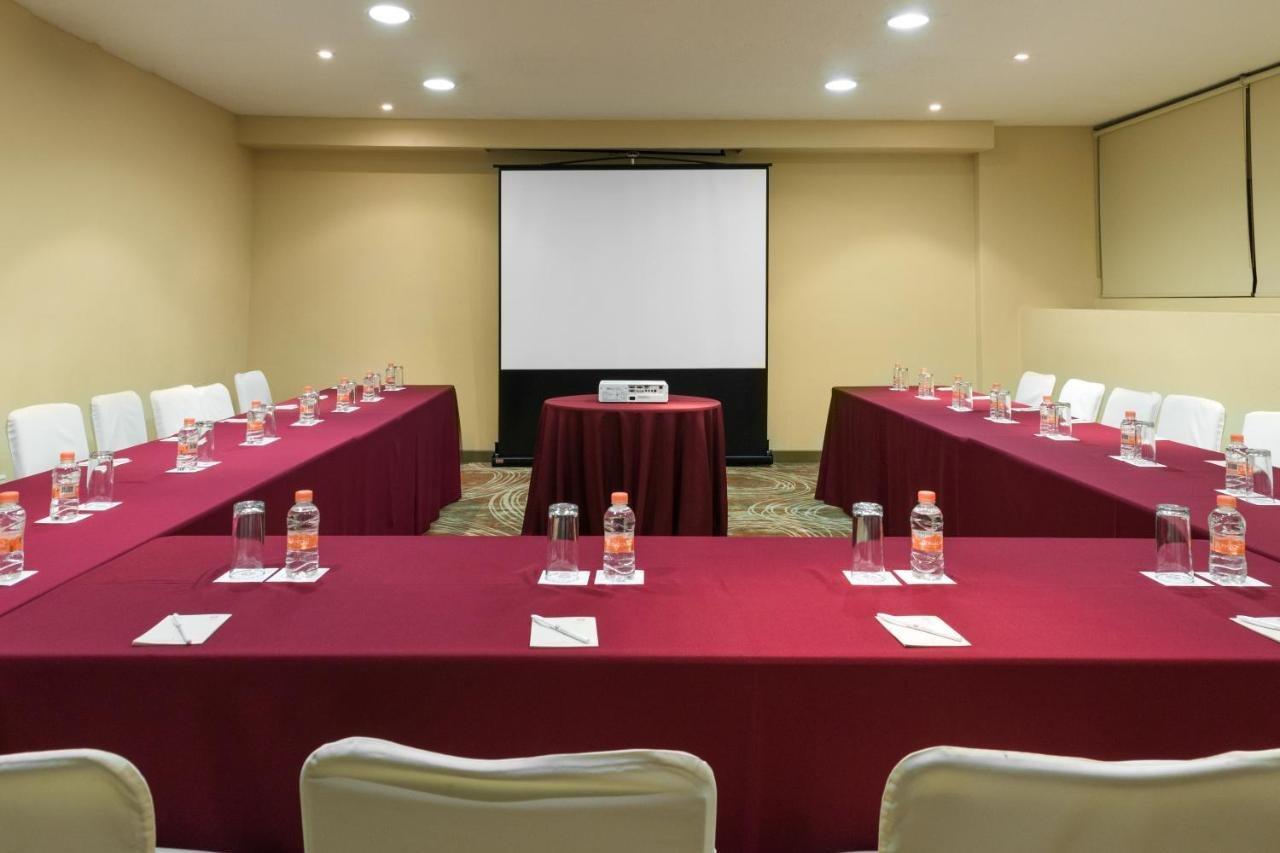 Krystal Monterrey Hotel Exterior photo
