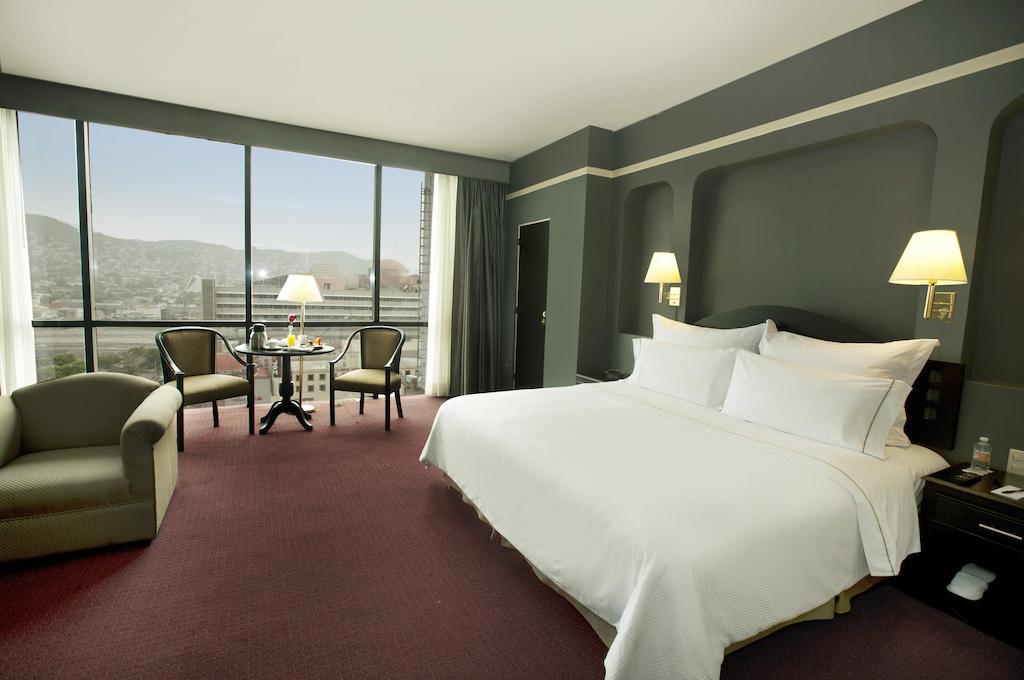 Krystal Monterrey Hotel Exterior photo
